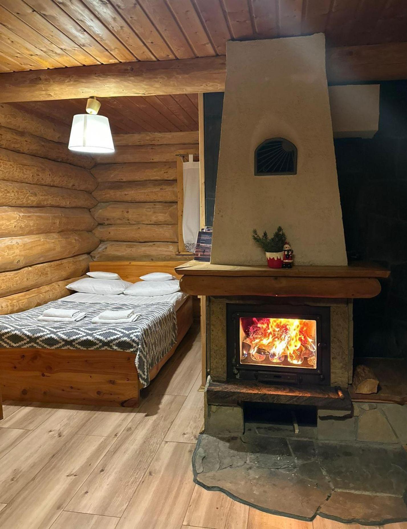 Wilcza Jama - Domki Z Bali Lutowiska Esterno foto