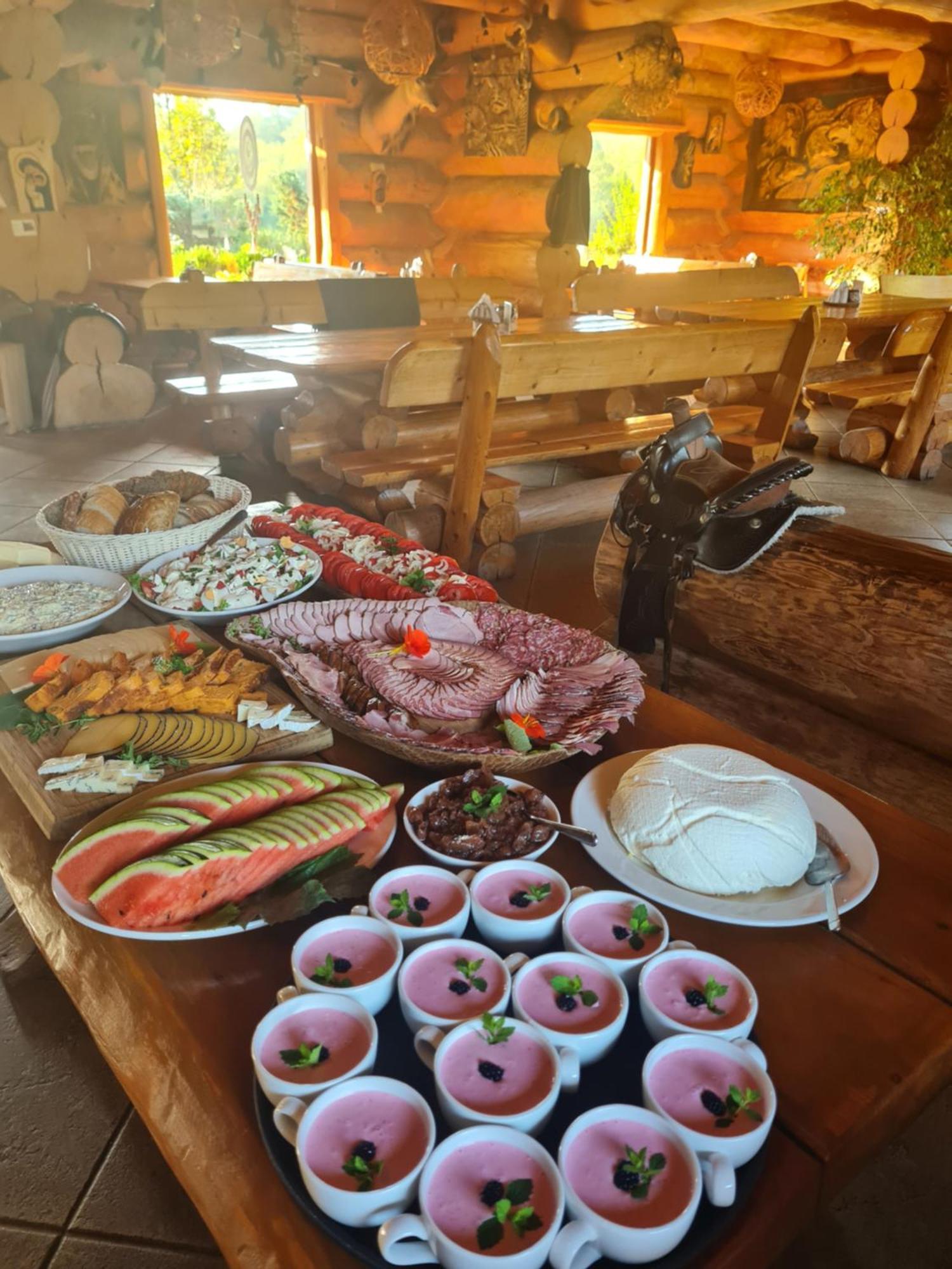Wilcza Jama - Domki Z Bali Lutowiska Esterno foto