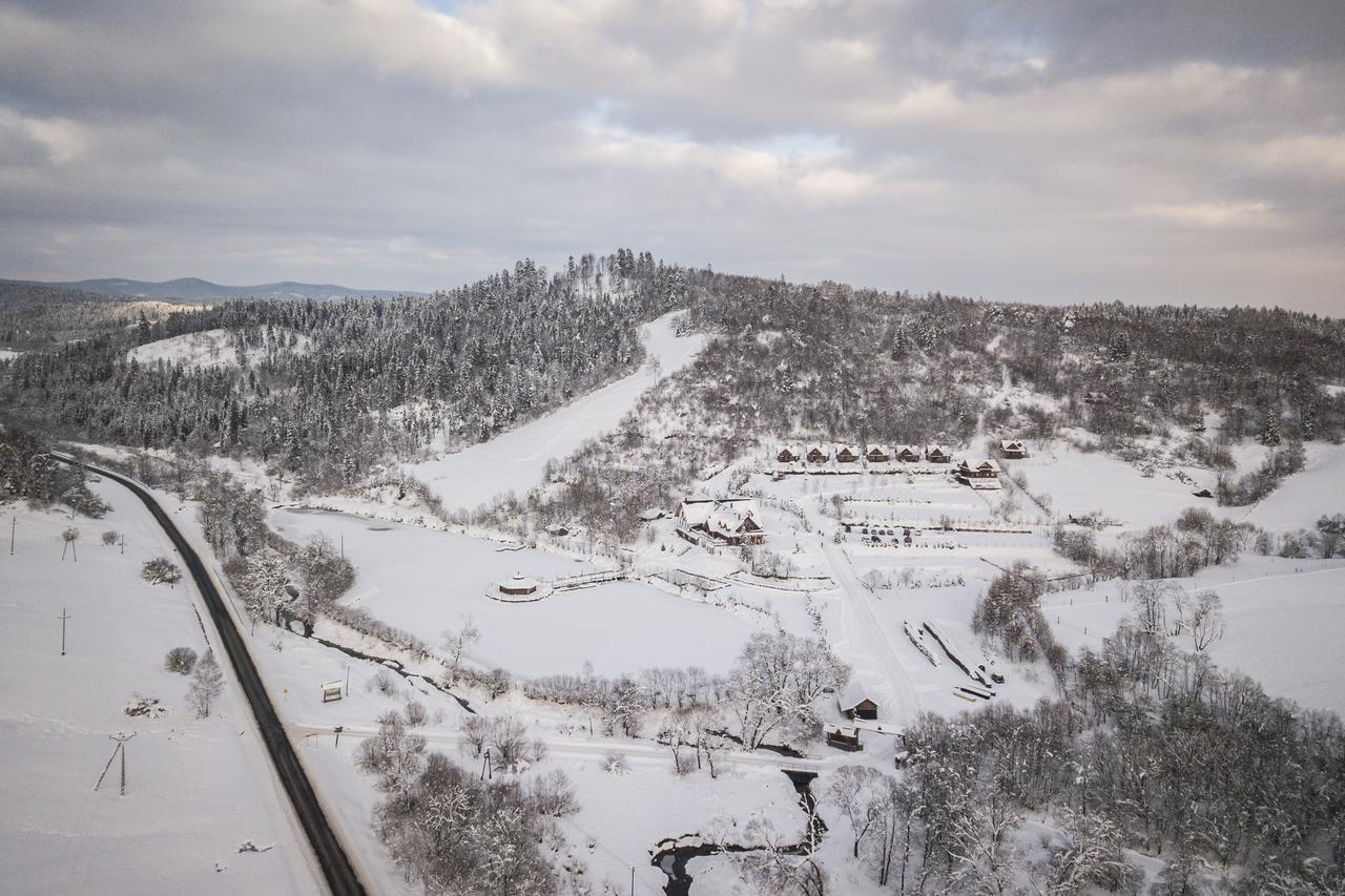 Wilcza Jama - Domki Z Bali Lutowiska Esterno foto