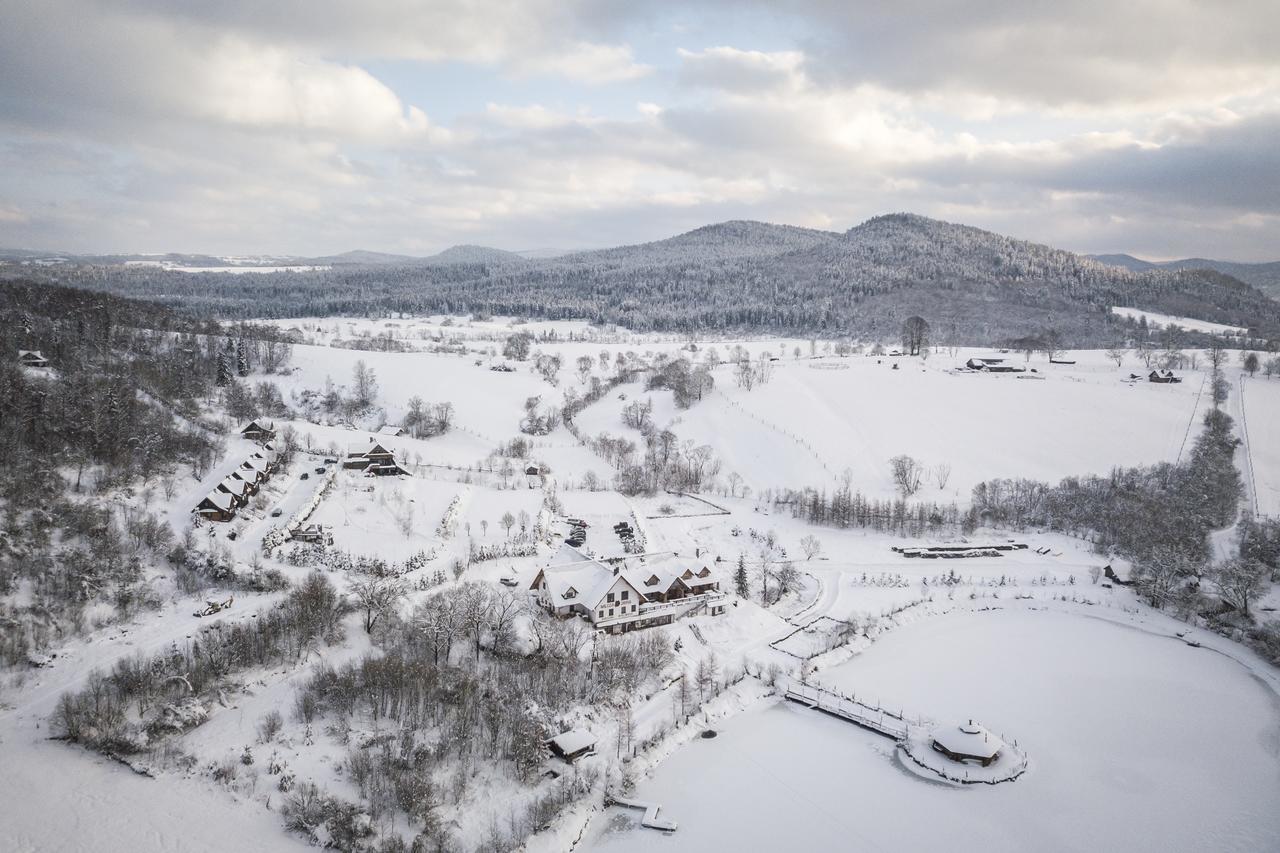 Wilcza Jama - Domki Z Bali Lutowiska Esterno foto